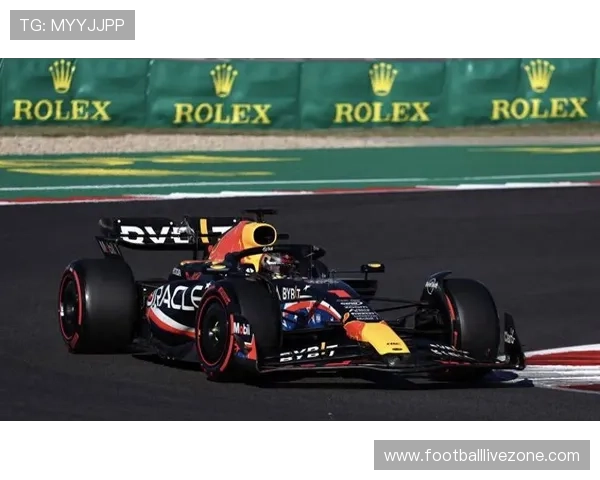 F1赛季最新动态：梅赛德斯与红牛争锋激烈 法拉利寻求突破提升竞争力